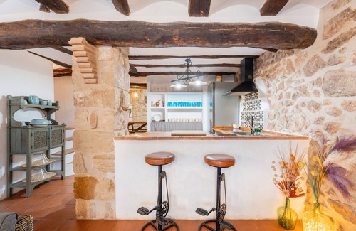 Olba House | Country House 'La Casuna' with Mountain View, Private Terrace and Wi-Fi