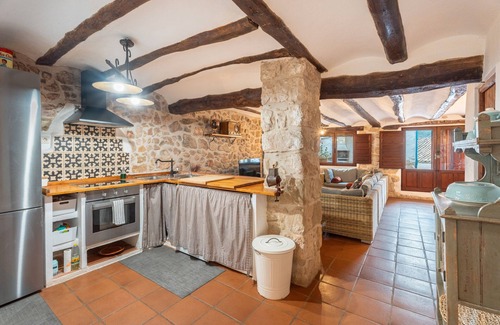 Olba House | Country House 'La Casuna' with Mountain View, Private Terrace and Wi-Fi