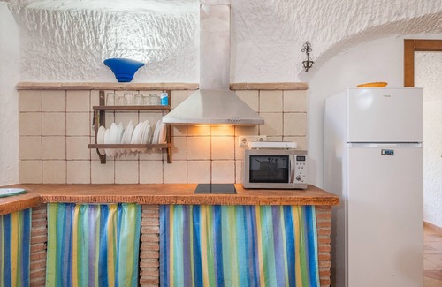 Benalua de Guadix House | Country House 'La Higuera' with Mountain View, Wi-Fi and Air Conditioning
