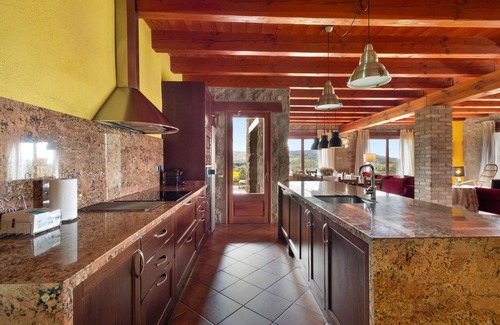 Gironella House | Country House 'La Serreta' with Mountain View, Private Pool and Wi-Fi