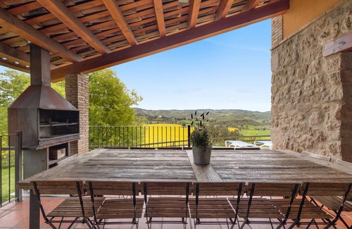 Gironella House | Country House 'La Serreta' with Mountain View, Private Pool and Wi-Fi