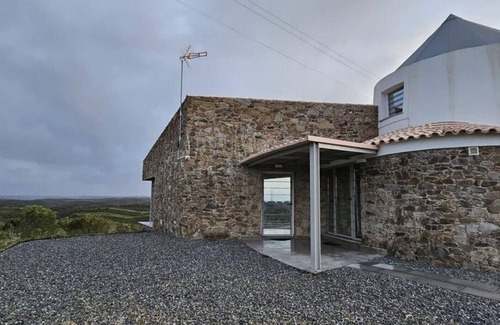 Alcoutim House | Country House 'Moinho' with Mountain View, Wi-Fi, and Air Conditioning