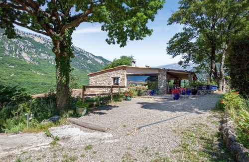 Courmes House | Country house vacation event