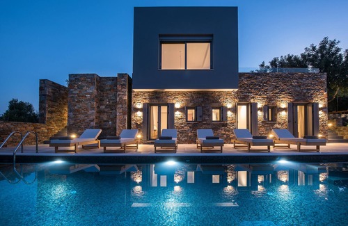 Agios Nikolaos Villa | Country House 'Villa Hermione' with Sea View, Wi-Fi and Air Conditioning