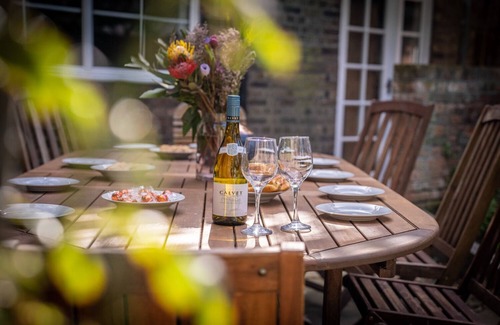 King's Lynn House | Country House with walled garden in center of town