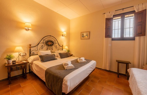 Foixa House | Country house with large garden, pool, barbecue and ping pong. Ideal calm environment!