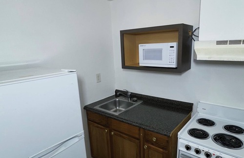 Oakdale Hotel | Country Inn Motel