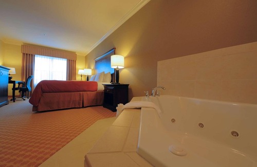 Seven Oaks Hotel | Country Inn & Suites by Radisson, Columbia at Harbison, SC