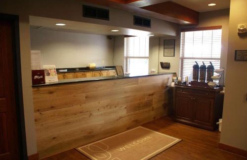 Lansing Hotel | Country Inn & Suites by Radisson, Lansing, MI
