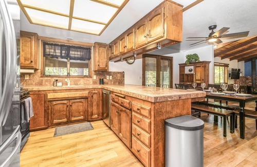 Trinity Center House | COUNTRY LAKE RETREAT. New on the market! Special rate. Book now.