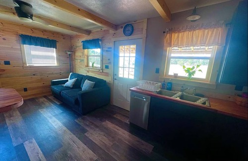 Petersburg Cabin | Country Living Cabin is located outside city limits in Petersburg, West Virginia