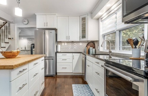 Thomasburg House | Country Living With All The Bells And Whistles, Across From Moira River