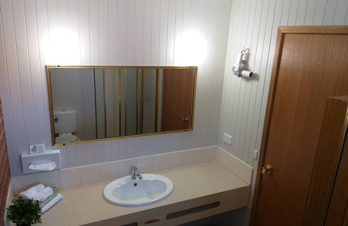 Forbes Hotel | Country Mile Motor Inn