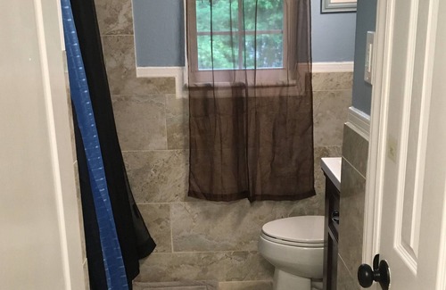 Prosperity Church Road House | Country Oasis in Charlotte - Relax in Charlotte !