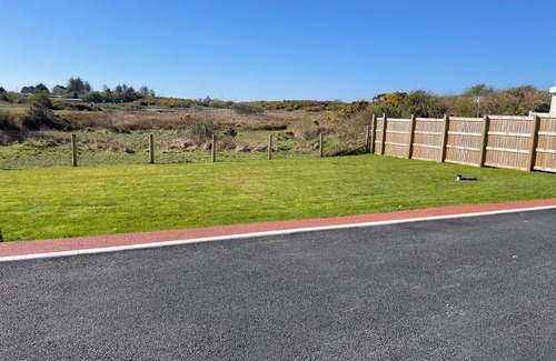 Caergeiliog Apartment | Country Retreat Sleeps 2 with Horses, Ducks & more