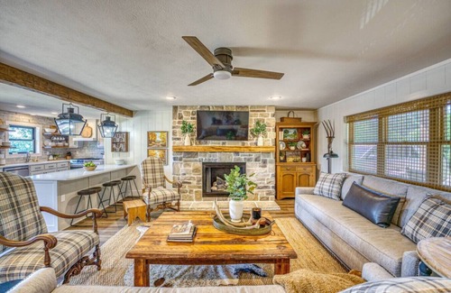 Jasper House | Country Retreat with views of Jasper, AR