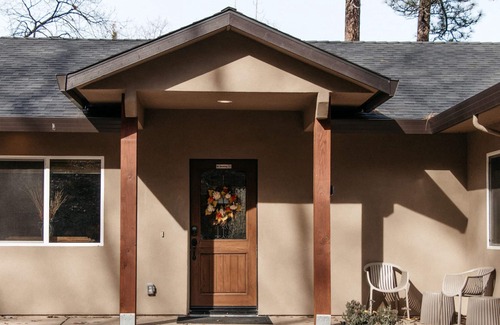 Placerville House | Country Setting in the Heart of Gold Country - Yet close to it all