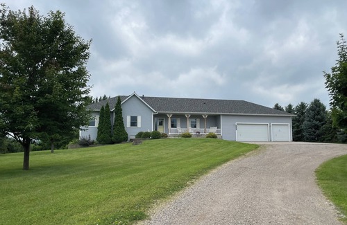 Elko New Market House | Country setting close to the cities