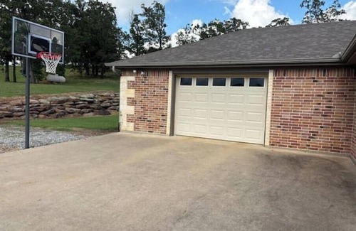 Atoka House | Country Solitude! Sleeps 10!