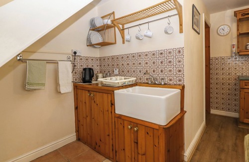 Nantlle Cottage | COUNTRY VIEW, romantic, country holiday cottage in Penygroes