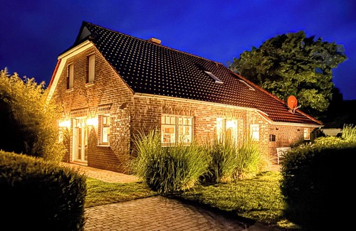 Neufunnixsiel House | Country villa with sauna, fireplace, distant views, spacious garden in Neufunnixsiel