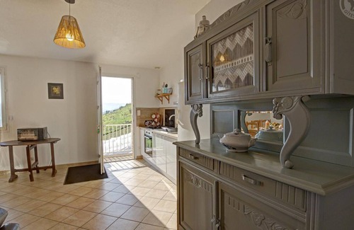 Saint-Romain-en-Jarez Cottage | Countryside cottage with garden and children's games, near Pilat Park