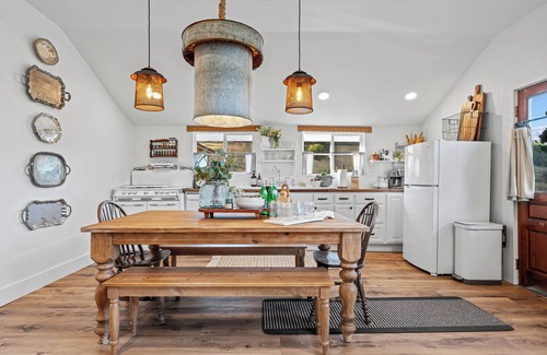 Newcastle House | Countryside Cottage