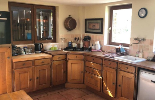 Landivy House | Countryside Home Sleeps 6 - Garden, Parking, Wifi