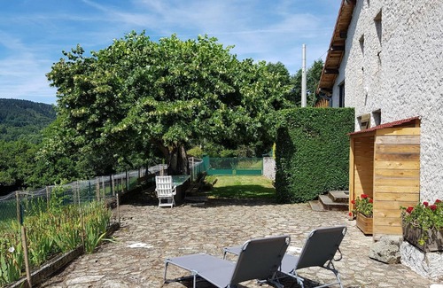 Laprugne Cottage | Countryside house with garden, pets allowed, near activities, Wi-Fi