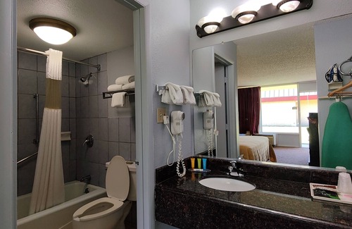 Idabel Hotel | Countryside Inn & Suites