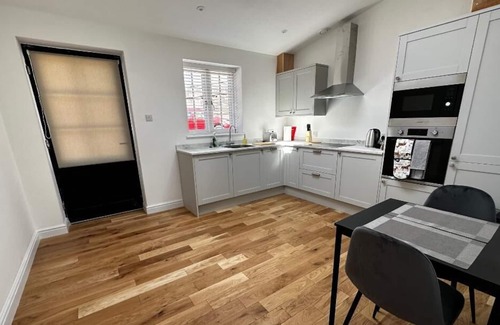 St Albans Apartment | Countryside retreat with stunning views!