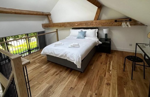 St Albans Apartment | Countryside retreat with stunning views!