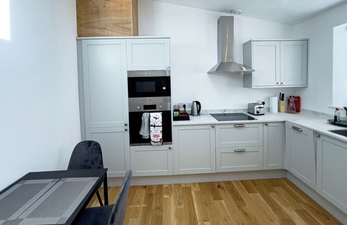St Albans Apartment | Countryside retreat with stunning views!