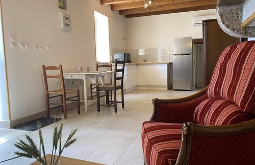 Rongeres Cottage | Countryside Retreat: Renovated Cozy Home, Close to Vichy, With All Comforts