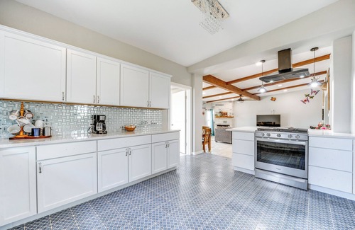 Rochelle House | Countryside Texas Home w/Fire Pit!