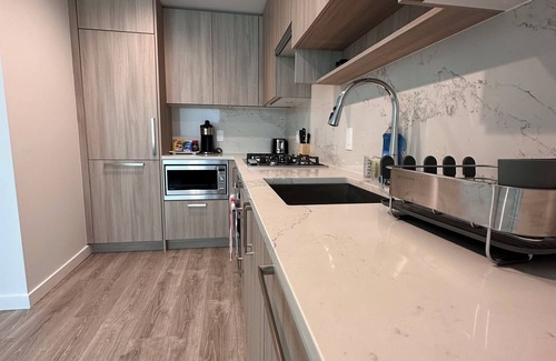 Surrey Apartment | Couple's Luxury Getaway