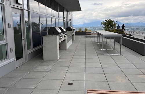 Surrey Apartment | Couple's Luxury Getaway
