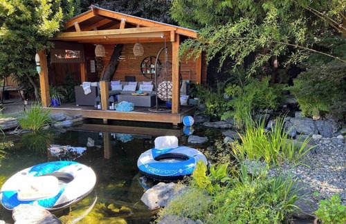 Saanich East House | Couple's Oasis @ Horner Park