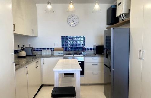 Redhill Apartment | Couples Cove: Luxe Getaway w/jetted bath & views