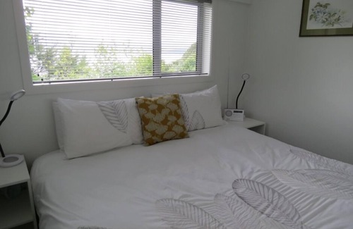 Coromandel Apartment | Couples Getaway with Stunning Views of Harbour and Mountain Ranges