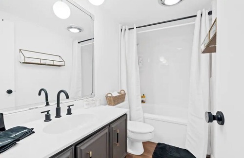 Daphne Condo | Couples/ Golfers welcome to the studio by the Bay.