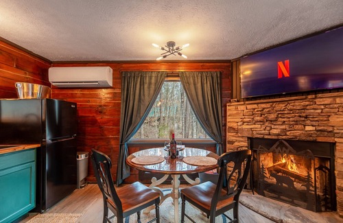 Sevierville Cabin | Couples Hide-Away!