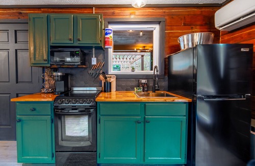 Sevierville Cabin | Couples Hide-Away!