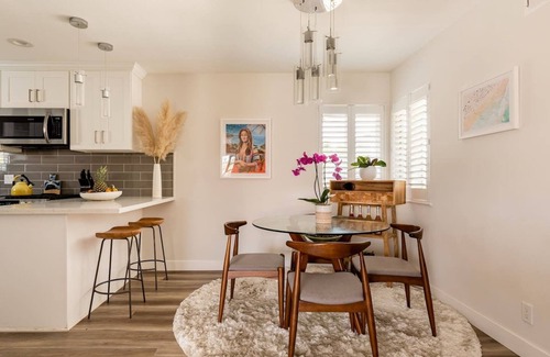 Huntington Beach House | Couples Paradise With Big Backyard