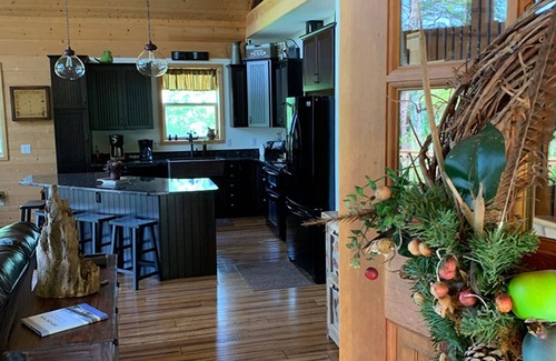 Franklin Cabin | Couples Paradise: Soothing Sunset & Starry Nights Await !