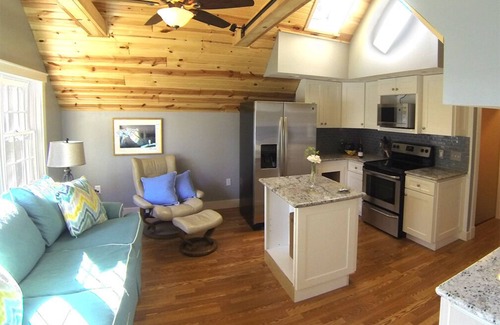 Empire Apartment | Couples Retreat. Perfect getaway with all the amenities.