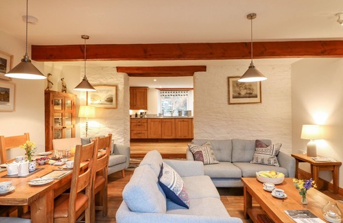Tuckenhay Cottage | COURT PRIOR COTTAGE, pet friendly, with open fire in Cornworthy