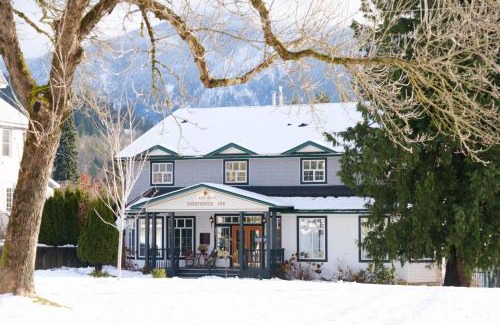 Revelstoke Hotel | Courthouse Inn Revelstoke
