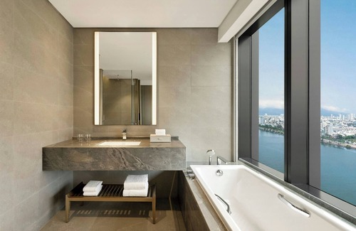 Hai Chau Hotel | Courtyard by Marriott Danang Han River
