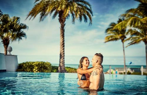 Marathon Hotel | Courtyard by Marriott Faro Blanco Resort